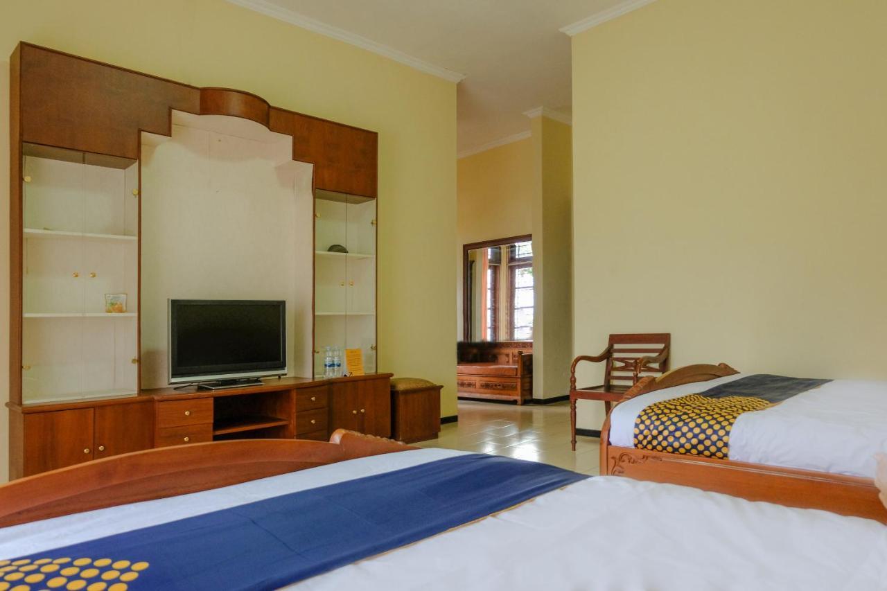 SPOT ON 1767 Villa Anggur Panderman Batu  Bagian luar foto