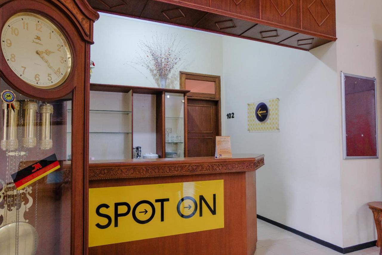 SPOT ON 1767 Villa Anggur Panderman Batu  Bagian luar foto