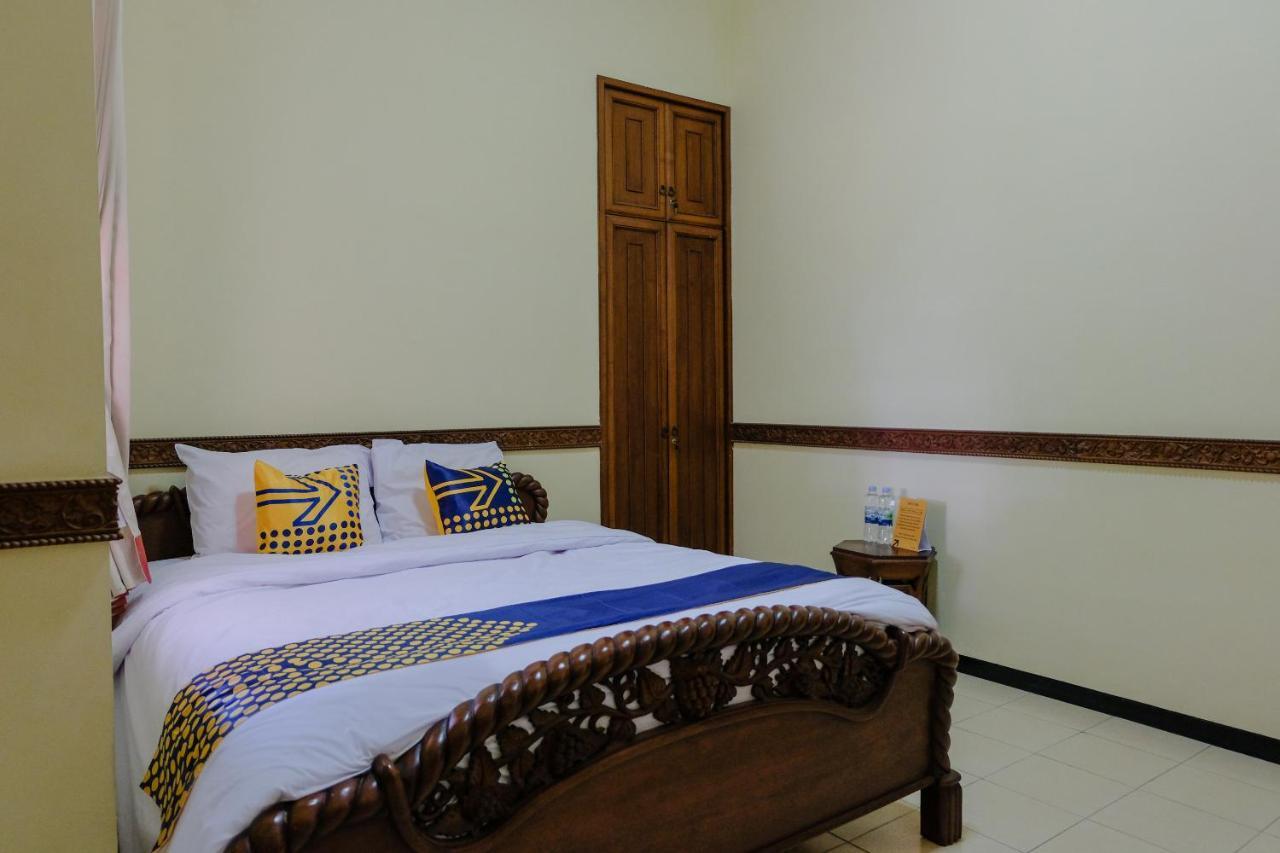 SPOT ON 1767 Villa Anggur Panderman Batu  Bagian luar foto