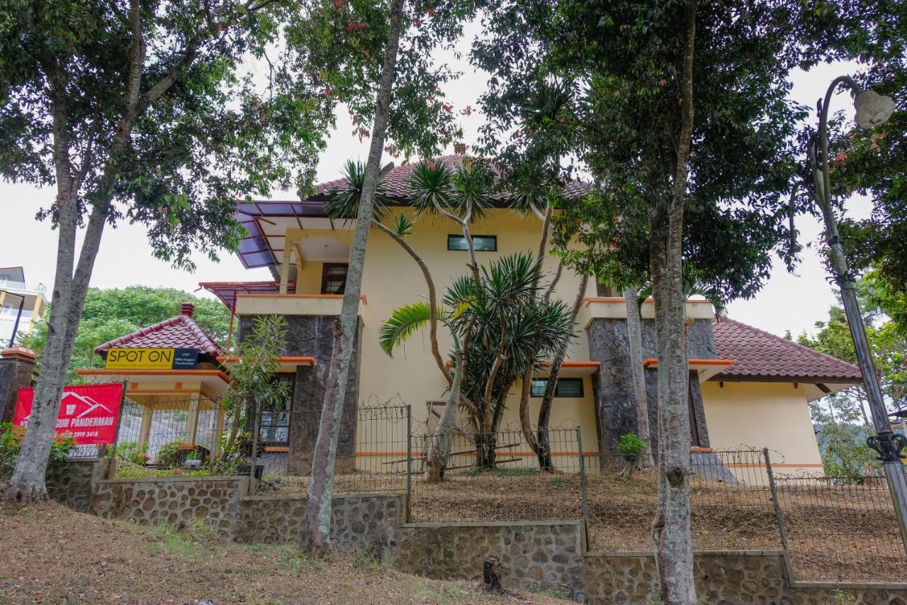SPOT ON 1767 Villa Anggur Panderman Batu  Bagian luar foto