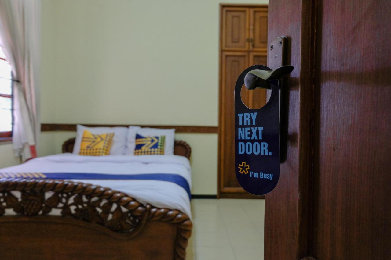 SPOT ON 1767 Villa Anggur Panderman Batu  Bagian luar foto