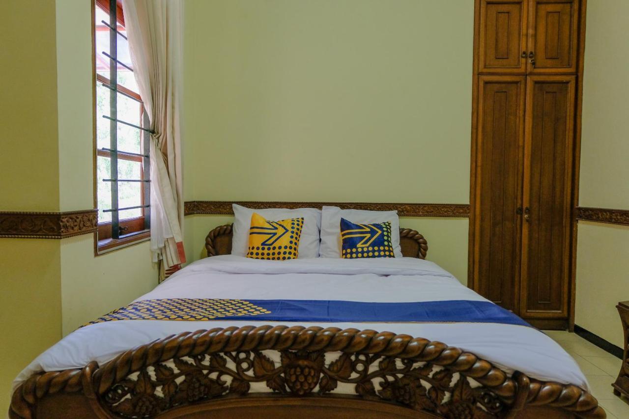 SPOT ON 1767 Villa Anggur Panderman Batu  Bagian luar foto
