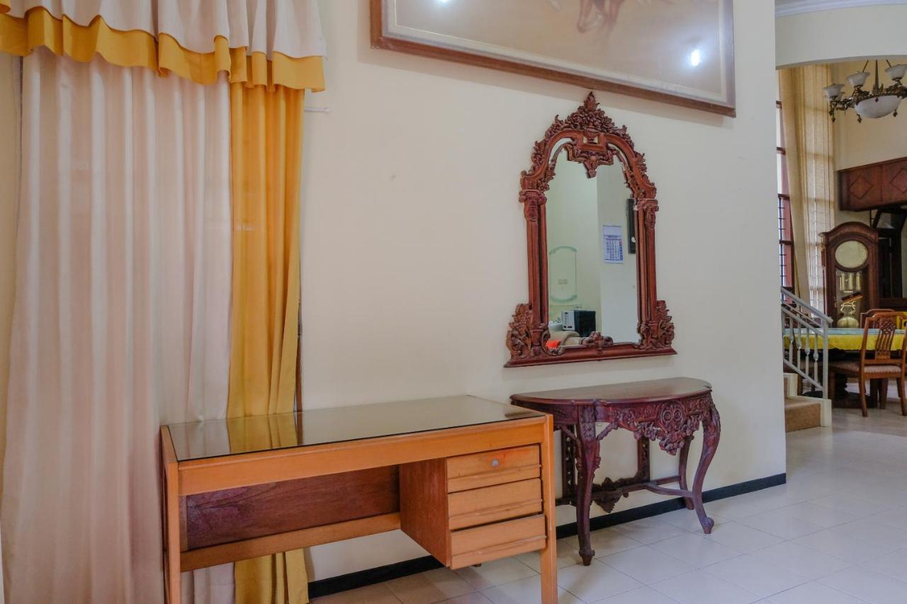 SPOT ON 1767 Villa Anggur Panderman Batu  Bagian luar foto