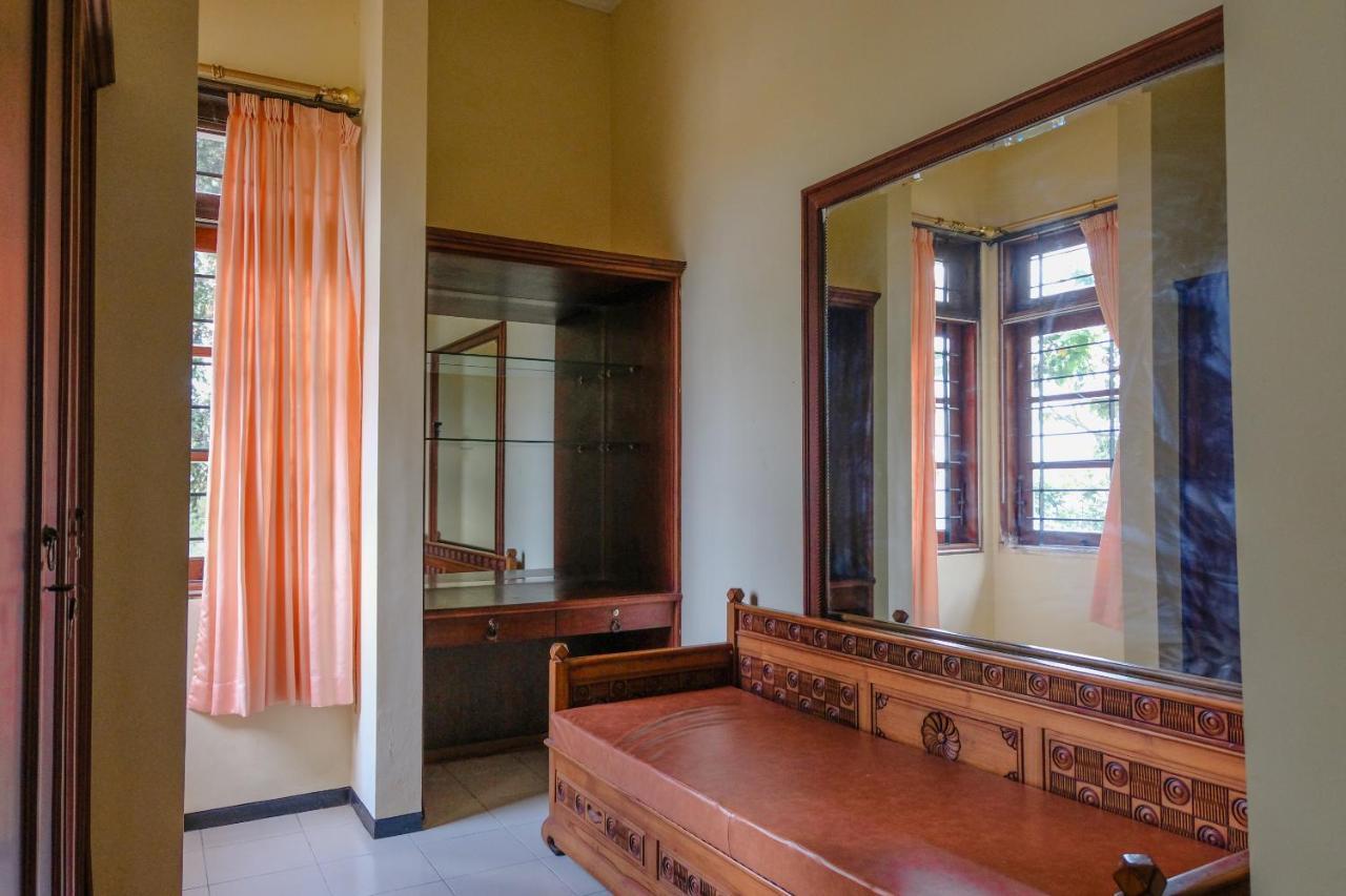 SPOT ON 1767 Villa Anggur Panderman Batu  Bagian luar foto