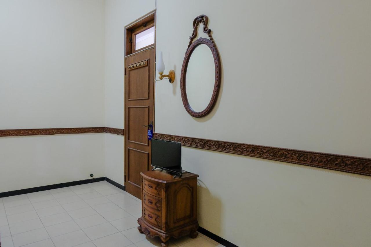 SPOT ON 1767 Villa Anggur Panderman Batu  Bagian luar foto